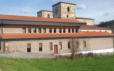 Okondoko Kultura Etxeko teilatua berritu dute amiantoa kentzeko