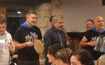 Estreinako trikitxa festa arrakastatsua