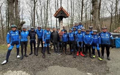 Zikloturista denboraldia hasi dute, Dorletako Ama Birjinaren babesarekin