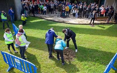 6.000 euro batu dituzte Derion, ELA dutenen bizi-kalitatea hobetzen laguntzeko