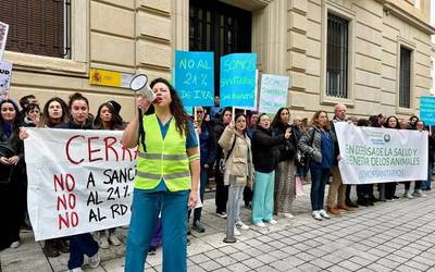 "Legea betetzea eta praxi on bat egitea oso zaila izaten ari da"