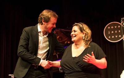 Itziar Yagüe eta Paul San Martin, elkarrekin, Kajoi tabernan