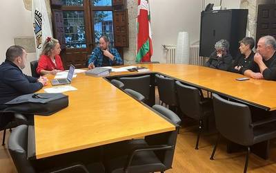 Maiatzaren 8ra atzeratu du Aramaioko Udal Gobernuak gaurko deituta zegoen ohiko osoko bilkura