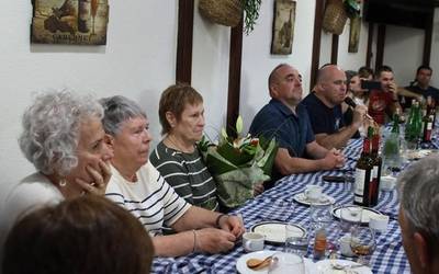 Rosarito Letamendi eta Javier Markuleta auzotarrak omendu dituzte Olabarrietan