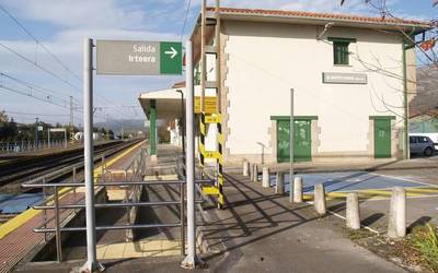 Trenbideko lanek tren zerbitzuari eraginen diote