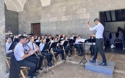 Musika banda kalera aterako da zapatuan bere eguna ospatzera