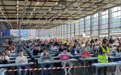 [ARGAZKI GALERIA]: HABEko azterketariek goraino bete dute Landako Gunea