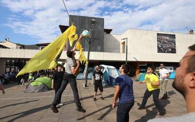 KRONIKA: Aroztegiko elkartasun kanpaldiaren laugarren eguna