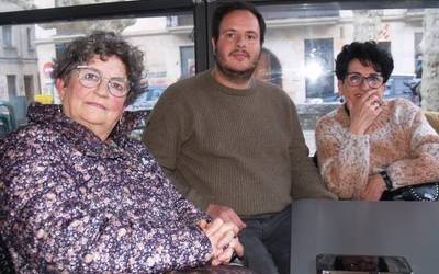 "Txapa gau mahaian dut, jartzeko prest"