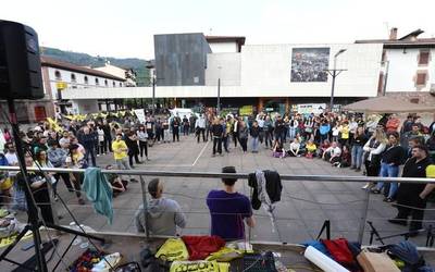 Ortziralea: Aroztegiko elkartasun kanpalditik irratirat