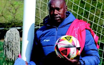 Bassirou Male: "Munduak askea izan beharko luke"