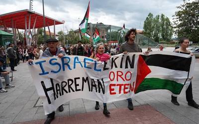 Euskal erakundeek Israelekiko duten konplizitatea salatu du Khalas! Palestina taldeak
