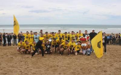 Latz Taberna garaile Zarauzko hondartzako futbol txapelketan