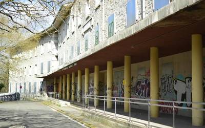 Gorrotoa, arrazakeria eta xenofobia postontzietan banatuz