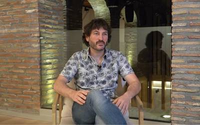 "Ahobizi izatea estres linguistikoa jasateko prest egotea da"