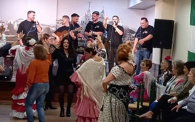 Dantzak eta musikak alaitu zuten Apirileko Feria