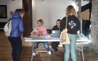 Azken egunak bergararrentzat Euskaraldian izena eman eta txapa jaso dezaten