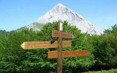 Urkiola Parke naturalera bidaiatuko dute domeka honetan Etzandarri Mendi Taldeko kideek