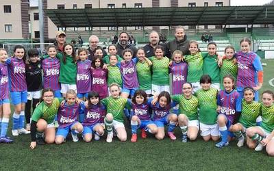 Sarako Izarra errugbi taldeko gizonezkoek Frantziako txapelketako final hamaseirenak jokatuko dituzte