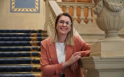 "Hemen gelditu nahi baduzu, euskaldundu beharko duzu"