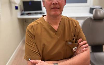Yves Roos: "Pazienteek nire txapa ikusiko dute; helburua da euskaraz gehiago egitea"