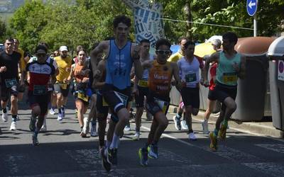 Mikel Arsuaga eta Aitor Landa bikoteak eta Naia Ortiz de Pinedok irabazi dute duatloi herrikoia
