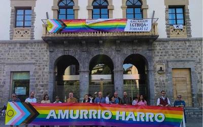 Amurrio Harro kalera atera zen atzo, Homofobia, Lesbofobia eta Transfobiaren kontrako Nazioarteko Borroka Egunean