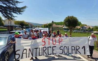 Santurce Solar 1 proiektuaren kontrako martxa egin dute