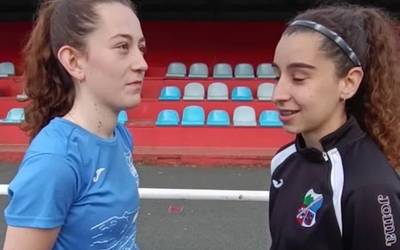 Urnieta futbol taldeko neskak Matxen galdetegi azkarrean