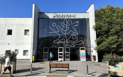 Kiroldegiko txartela eskuko telefonoan eskura