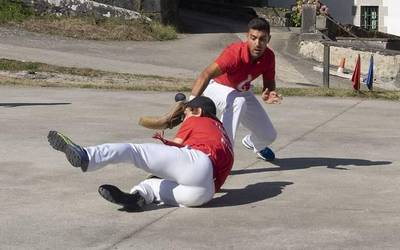 Doneztebe The Moment eta Oiz A taldeek lehen partidak galdu dituzte laxoa txapelketan