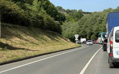 Trafiko istripua izan da Loiolan, auto ilarak eraginez