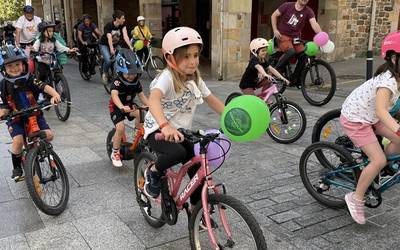 Haurrak, gazteak eta nagusiagoak, Euskaraldiko bizikleta martxan