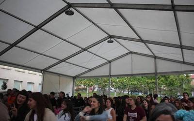 Kuadrilla Egunean jazotako erasoa salatu dute Sopelako Kuadrillak taldeak