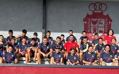 Udarako futbol campusa prest du Altsasu Kirol Elkarteak
