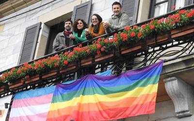 «LGTBIQ+ errealitateei erreparatzeko apustua egin du Lesakako Udalak»
