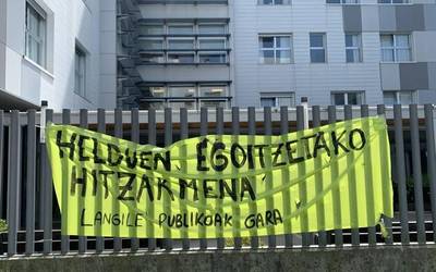 Hitzarmena berritzeko borrokan ari dira egoitzetako beharginak