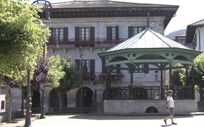 Administrari eta peoi izateko lanpostu deialdiak egin ditu Lesakako Udalak