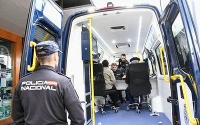 Nortasun Agiria eta pasaportea egiteko bulego ibiltaria aurkeztu dute Elizondon