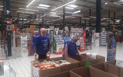 Elikagai bankua jana biltzen ari da Eroski eta BM supermerkatuetan