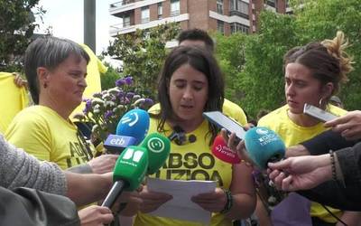 [BIDEOA] Aroztegiko auzipetuen adierazpenak epaiketa bukatu berritan