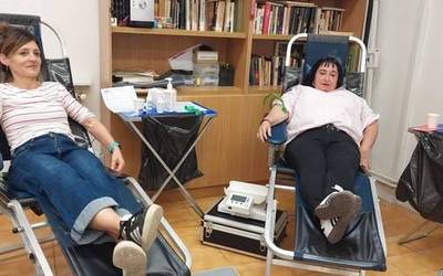38 lagun, 32 odol poltsa eta 3 emaile berri
