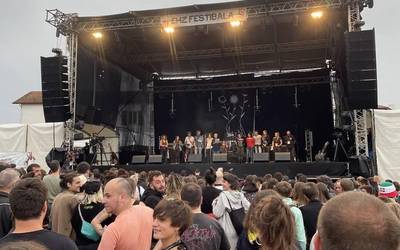 EHZ festibalean parte hartzeko sarrera bikoitza zozkatuko du Aiaraldea Komunikabideak