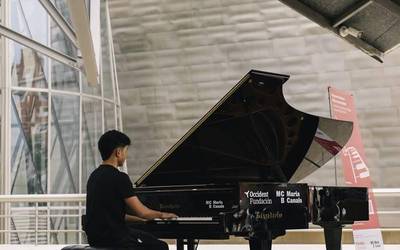 "Zure hiria pianoz beteko da ekimenak" 8 piano jarriko ditu Bilbon