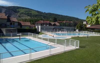 Olatzagutiak igerilekurako sorosleak behar ditu