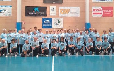 Gimnasia eguna izan dute gaur Arkupeak elkarteko bazkideek