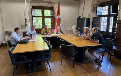 Hipereskalako datu zentroen ezarpenaren aurkako mozioa onartu du Aramaioko udalbatzak