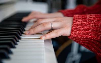 Piano kontzertu solidarioa eginen dute ekainaren 15ean Elizondon