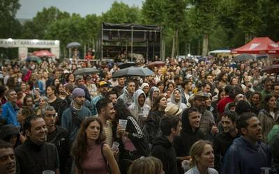 Ekaitzaren azpian dantzan ireki ditu ateak Aiara Fest jaialdiak