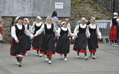 Domekan 130 dantzari batuko dira Umeen 52. Euskal Jaian